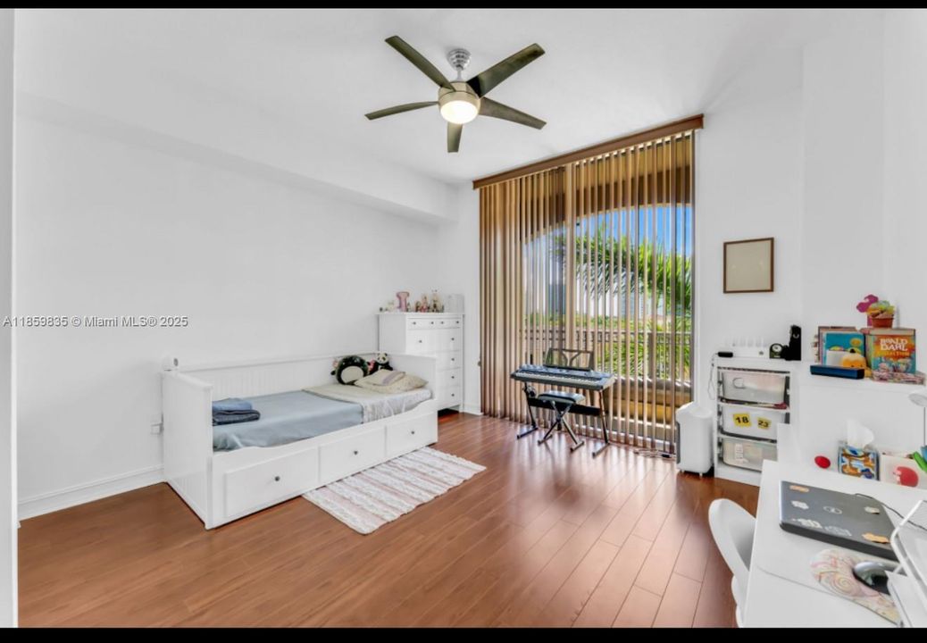 For Sale: $599,000 (2 beds, 2 baths, 1708 Square Feet)