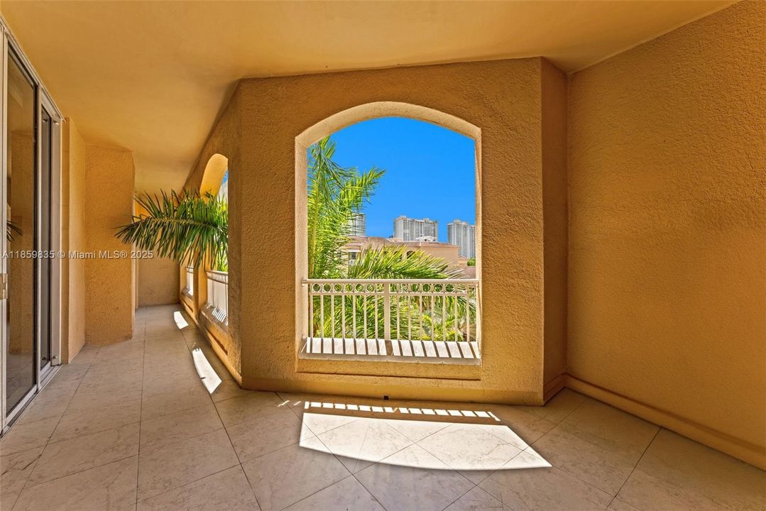 For Sale: $599,000 (2 beds, 2 baths, 1708 Square Feet)