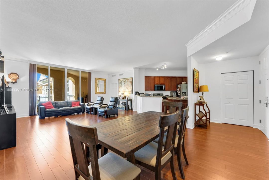 For Sale: $599,000 (2 beds, 2 baths, 1708 Square Feet)