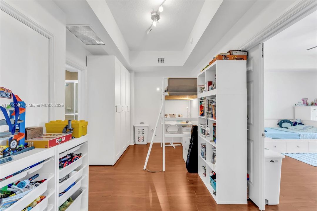 For Sale: $599,000 (2 beds, 2 baths, 1708 Square Feet)