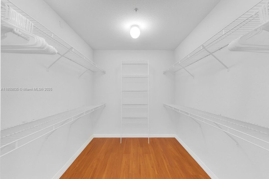 For Sale: $599,000 (2 beds, 2 baths, 1708 Square Feet)