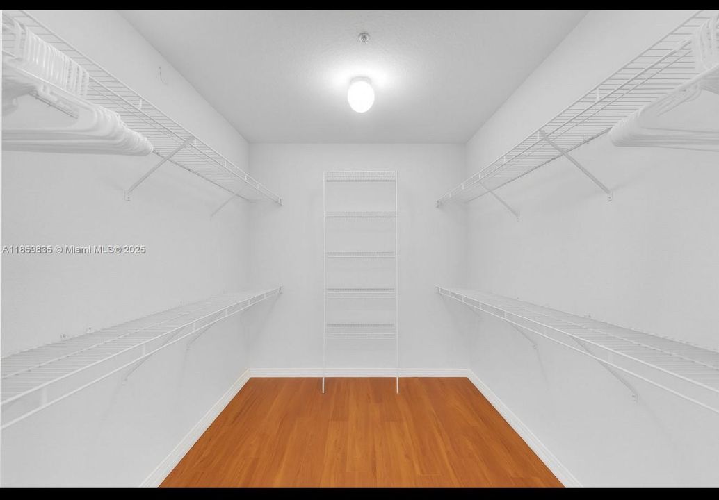 For Sale: $599,000 (2 beds, 2 baths, 1708 Square Feet)