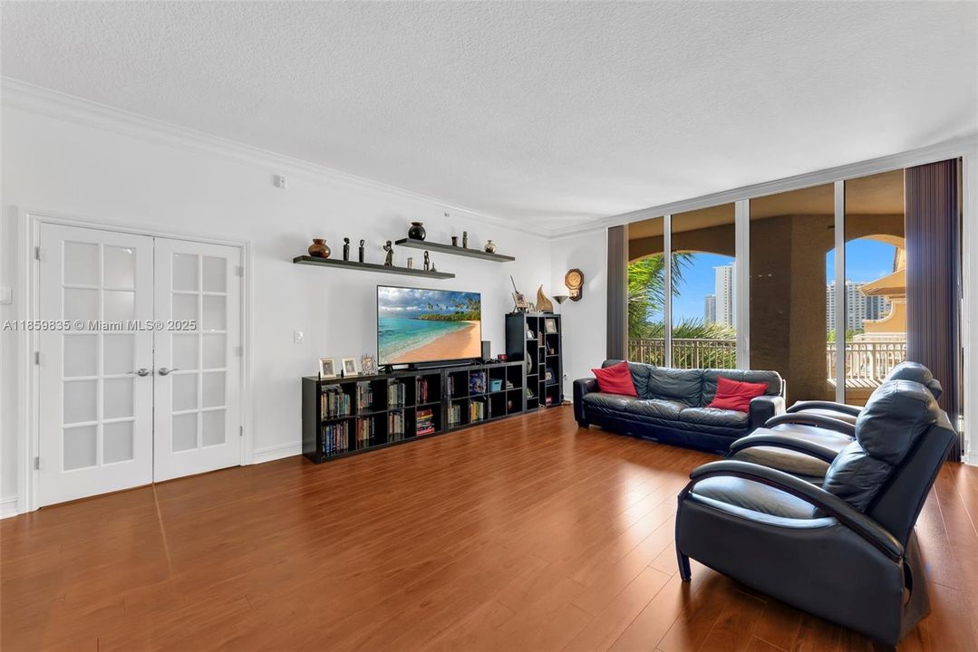 For Sale: $599,000 (2 beds, 2 baths, 1708 Square Feet)