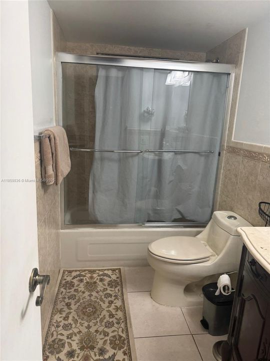 合同活跃: $199,000 (2 贝兹, 2 浴室, 1041 平方英尺)