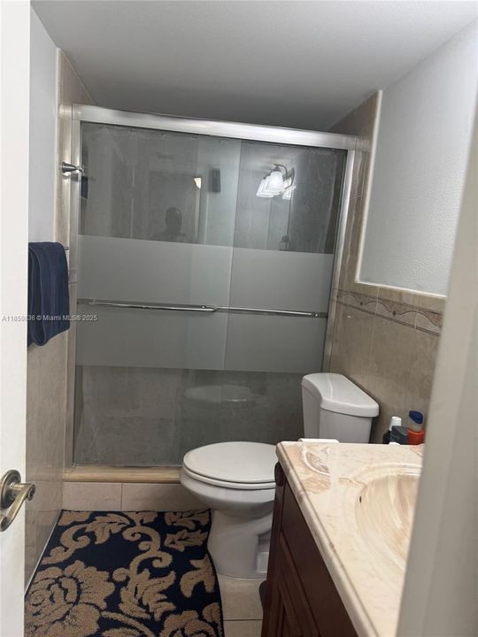 合同活跃: $199,000 (2 贝兹, 2 浴室, 1041 平方英尺)