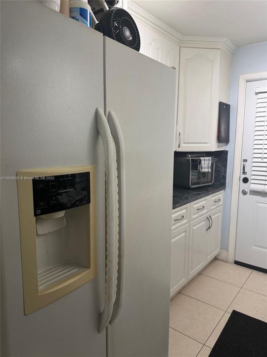 合同活跃: $199,000 (2 贝兹, 2 浴室, 1041 平方英尺)