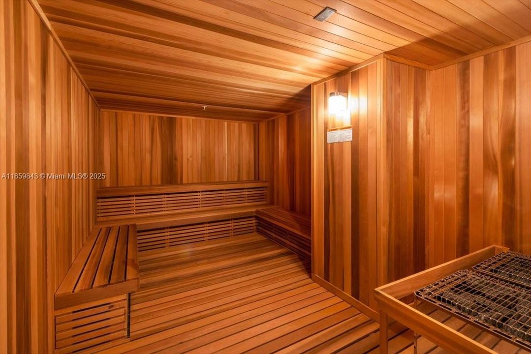 合同活跃: $1,850,000 (3 贝兹, 4 浴室, 1698 平方英尺)