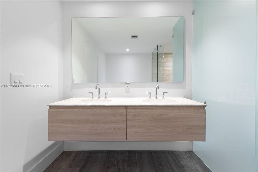 合同活跃: $1,850,000 (3 贝兹, 4 浴室, 1698 平方英尺)