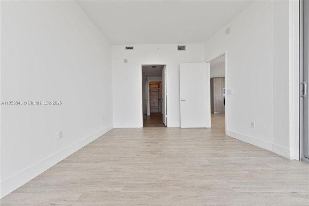 合同活跃: $1,850,000 (3 贝兹, 4 浴室, 1698 平方英尺)