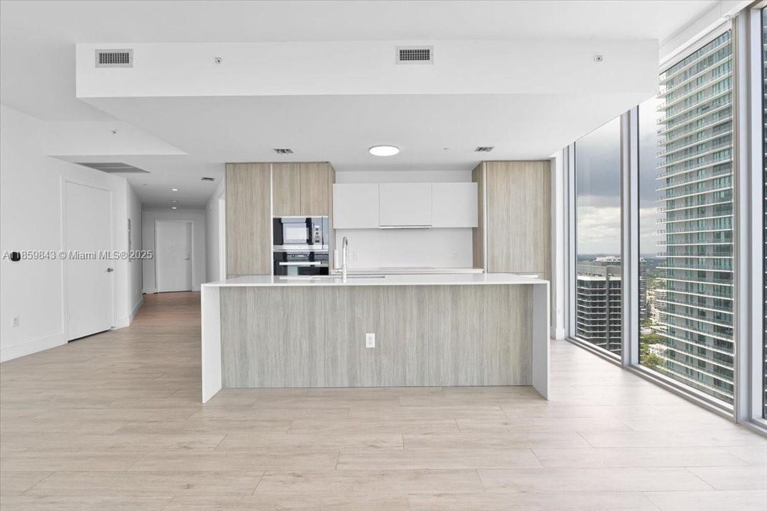 合同活跃: $1,850,000 (3 贝兹, 4 浴室, 1698 平方英尺)