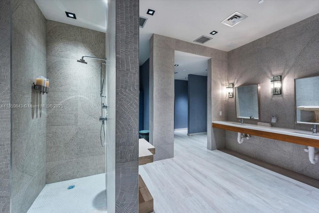 合同活跃: $1,850,000 (3 贝兹, 4 浴室, 1698 平方英尺)