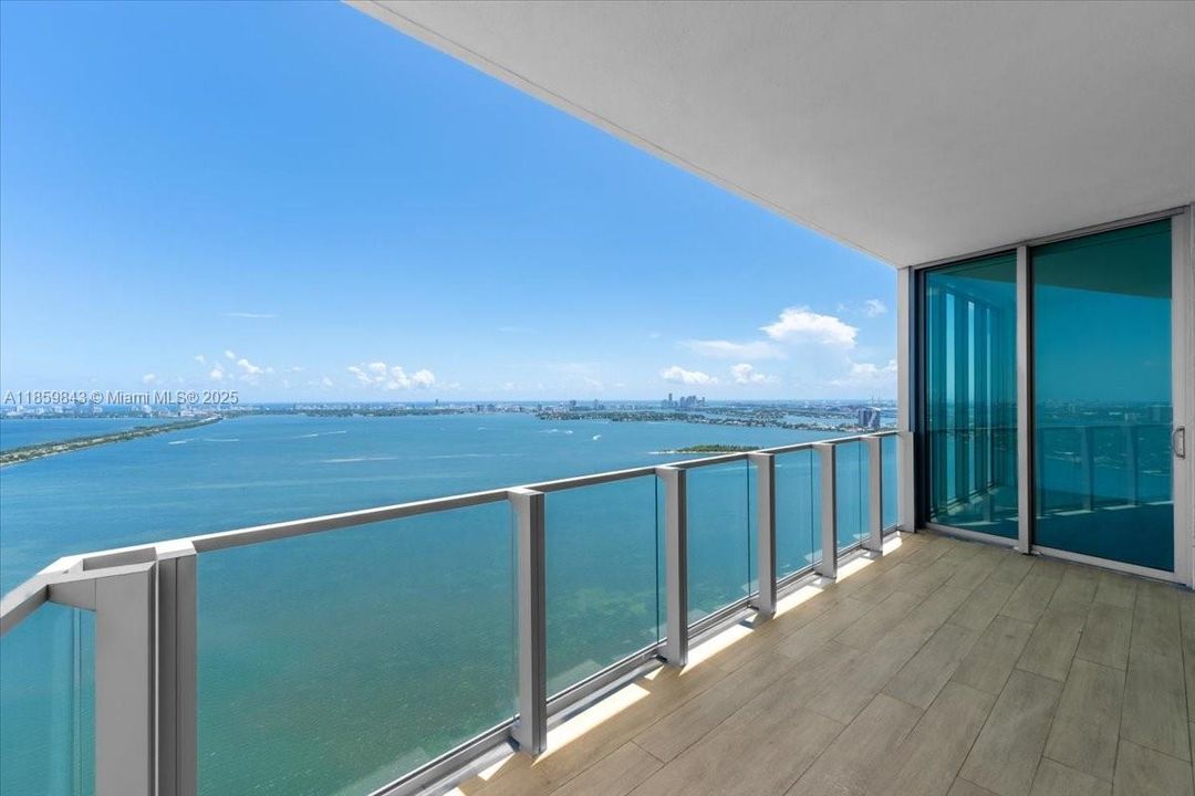 合同活跃: $1,850,000 (3 贝兹, 4 浴室, 1698 平方英尺)