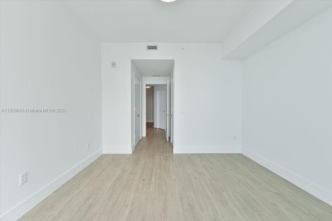 合同活跃: $1,850,000 (3 贝兹, 4 浴室, 1698 平方英尺)