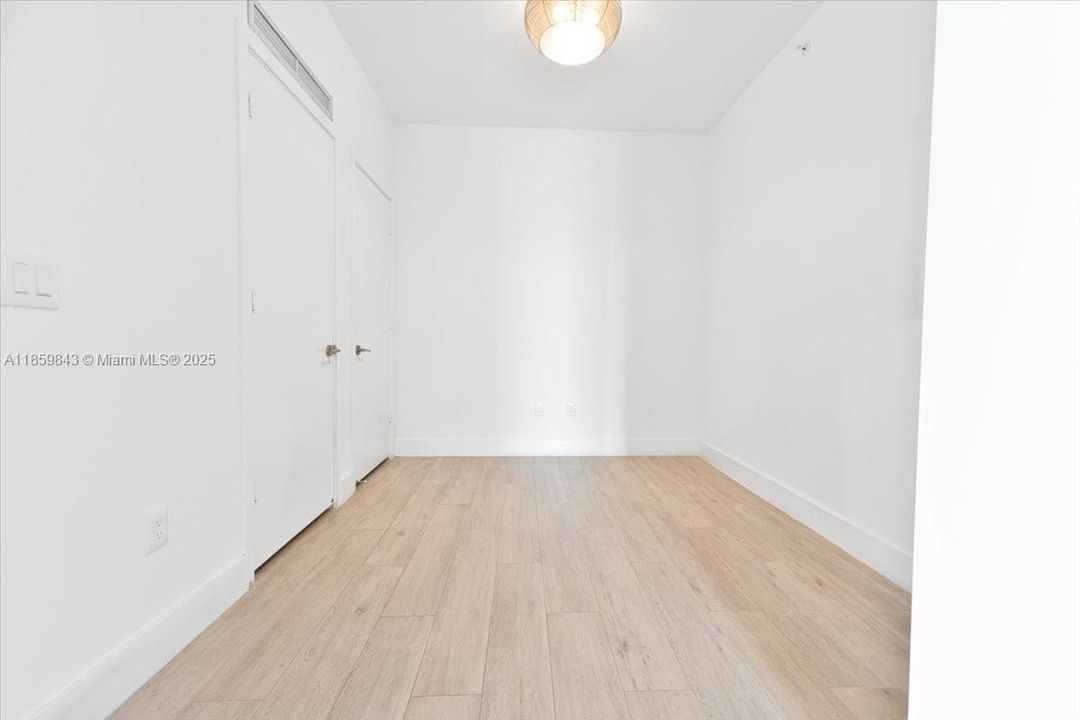 合同活跃: $1,850,000 (3 贝兹, 4 浴室, 1698 平方英尺)