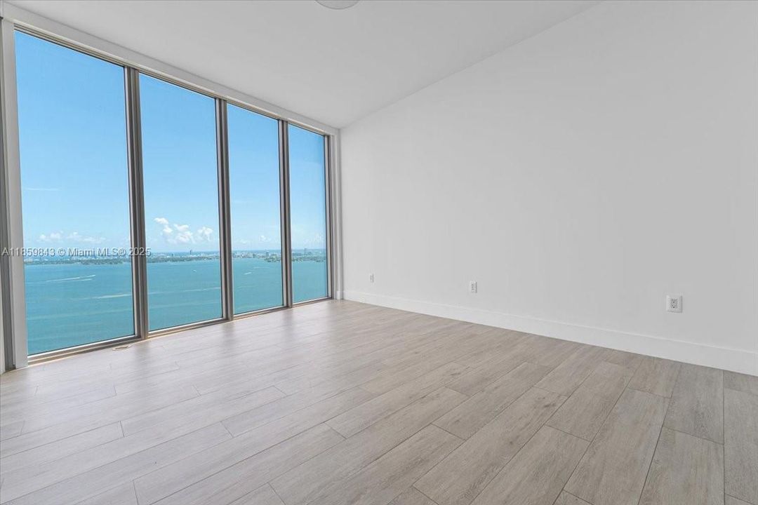 合同活跃: $1,850,000 (3 贝兹, 4 浴室, 1698 平方英尺)