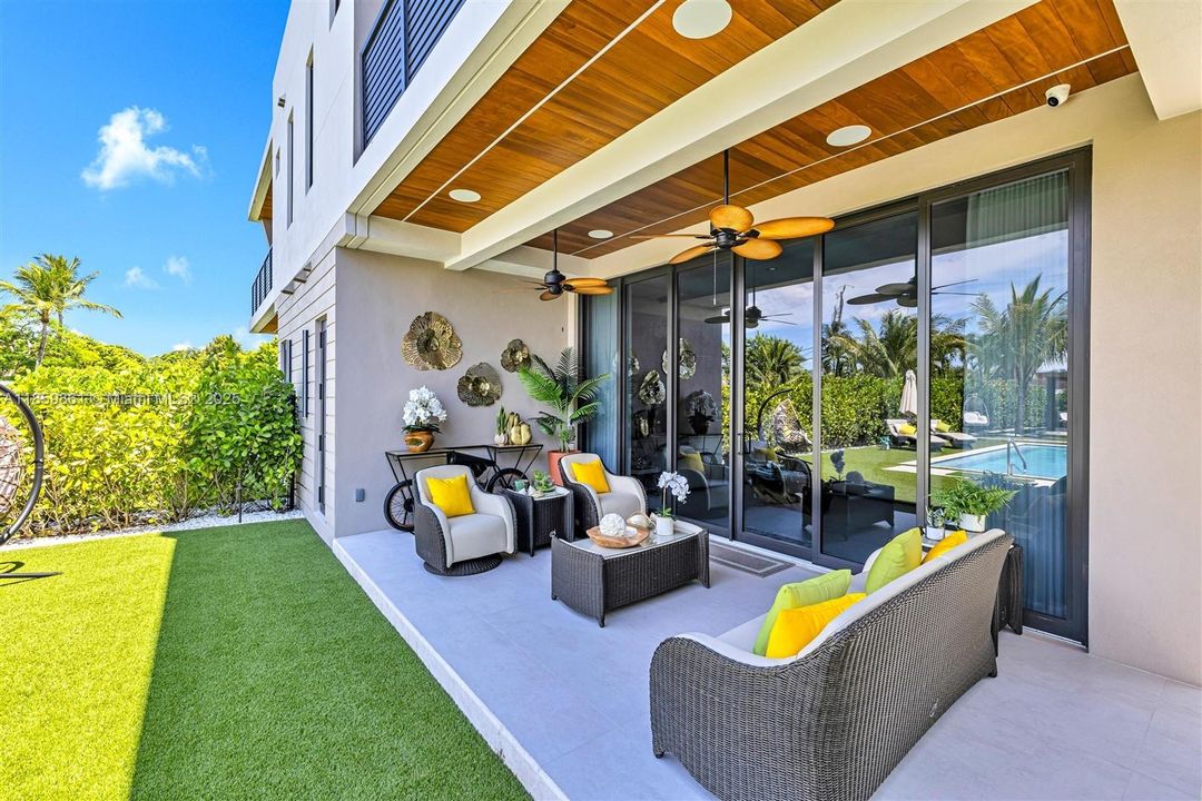 Active With Contract: $1,850,000 (4 beds, 5 baths, 3385 Square Feet)