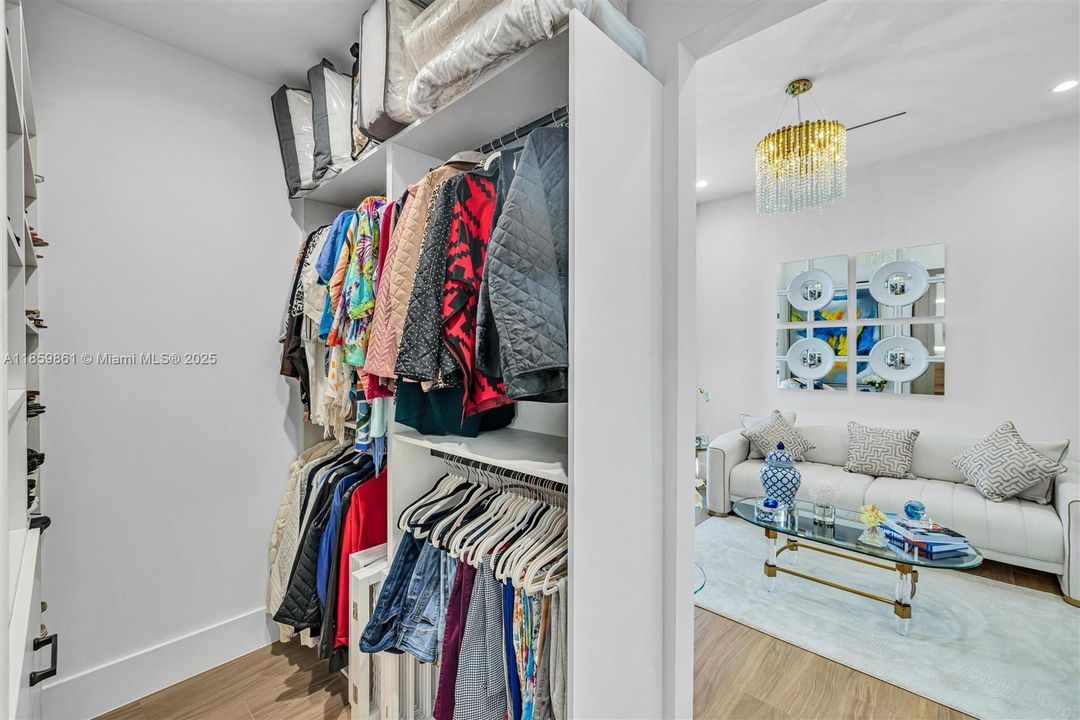 Active With Contract: $1,850,000 (4 beds, 5 baths, 3385 Square Feet)