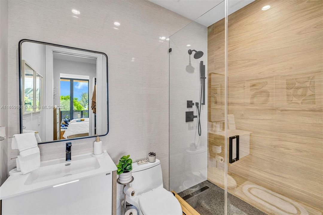 Active With Contract: $1,850,000 (4 beds, 5 baths, 3385 Square Feet)