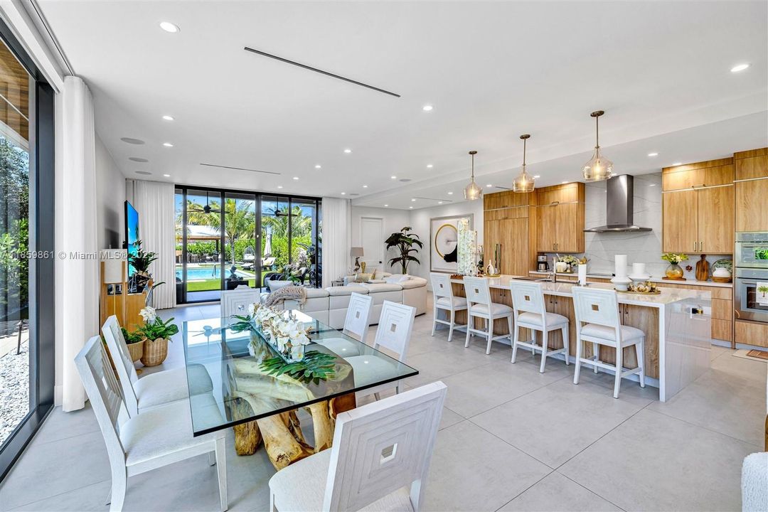 Active With Contract: $1,850,000 (4 beds, 5 baths, 3385 Square Feet)