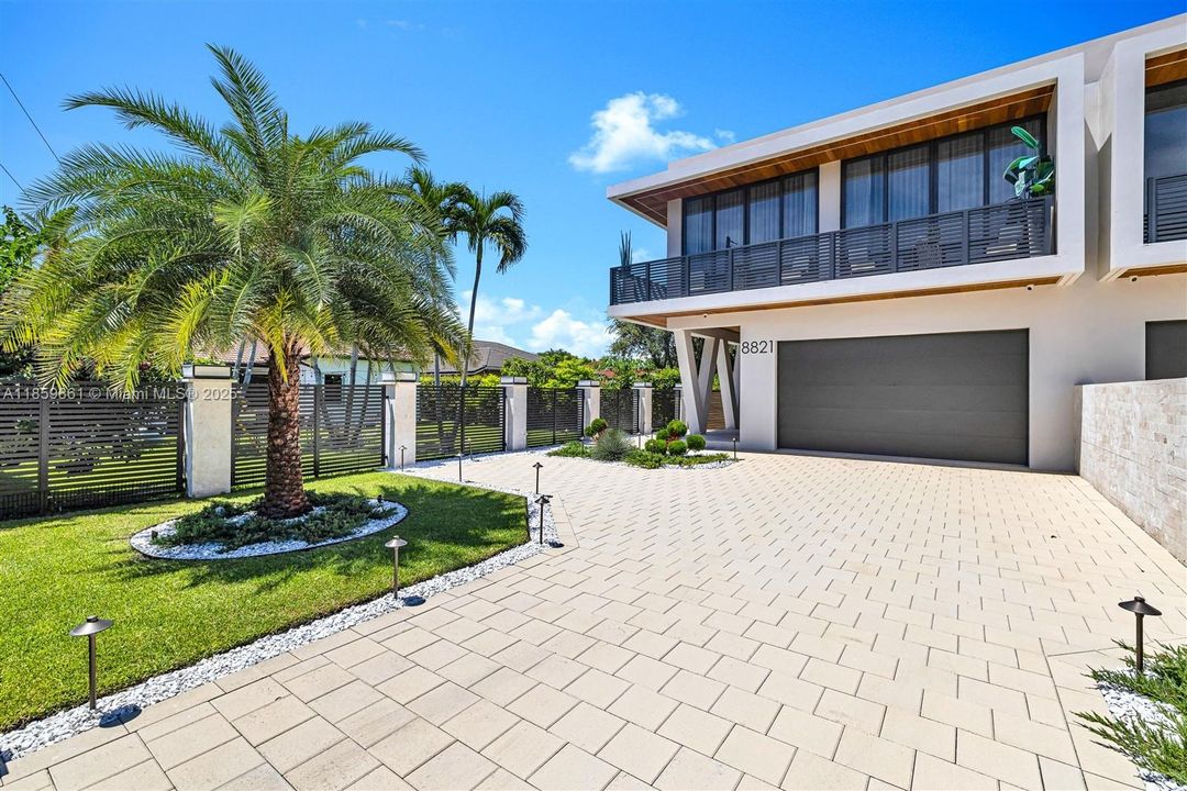 Active With Contract: $1,850,000 (4 beds, 5 baths, 3385 Square Feet)