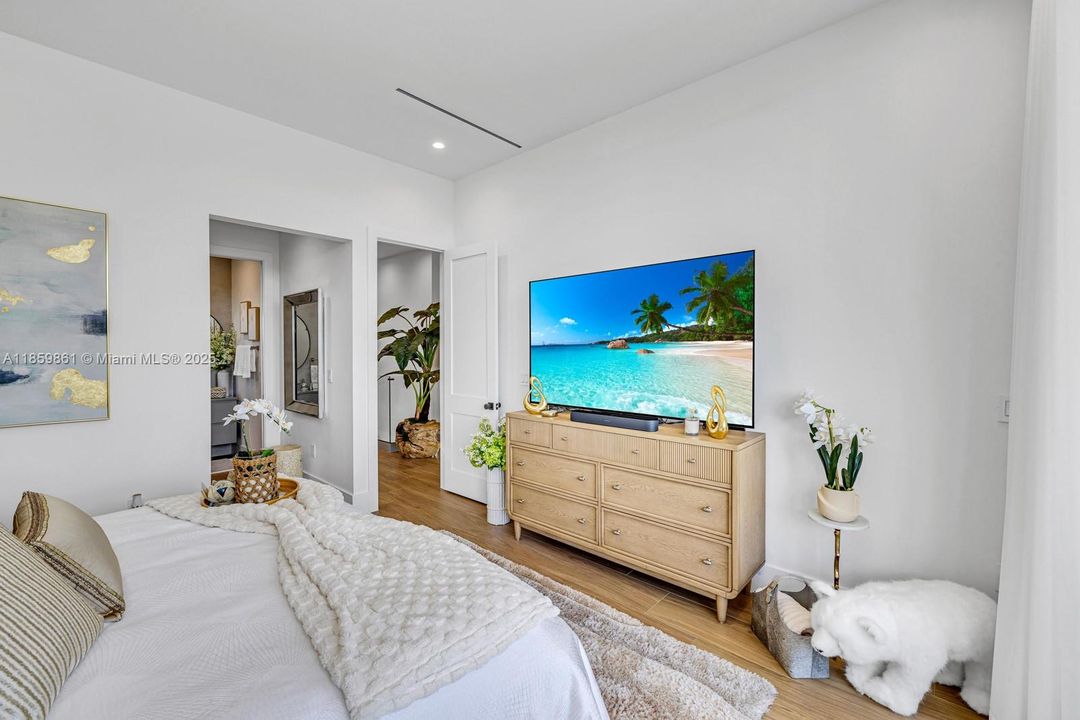 Active With Contract: $1,850,000 (4 beds, 5 baths, 3385 Square Feet)