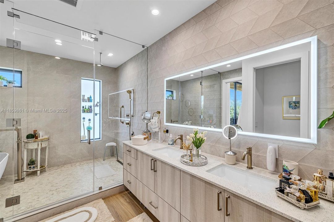 Active With Contract: $1,850,000 (4 beds, 5 baths, 3385 Square Feet)