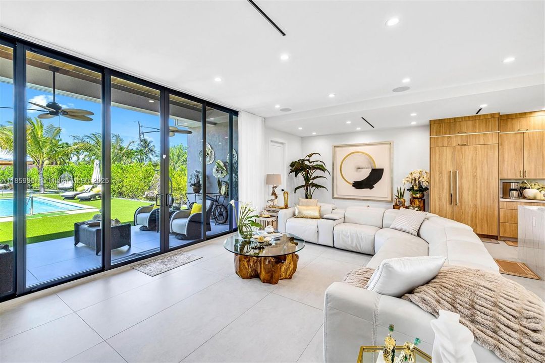 Active With Contract: $1,850,000 (4 beds, 5 baths, 3385 Square Feet)