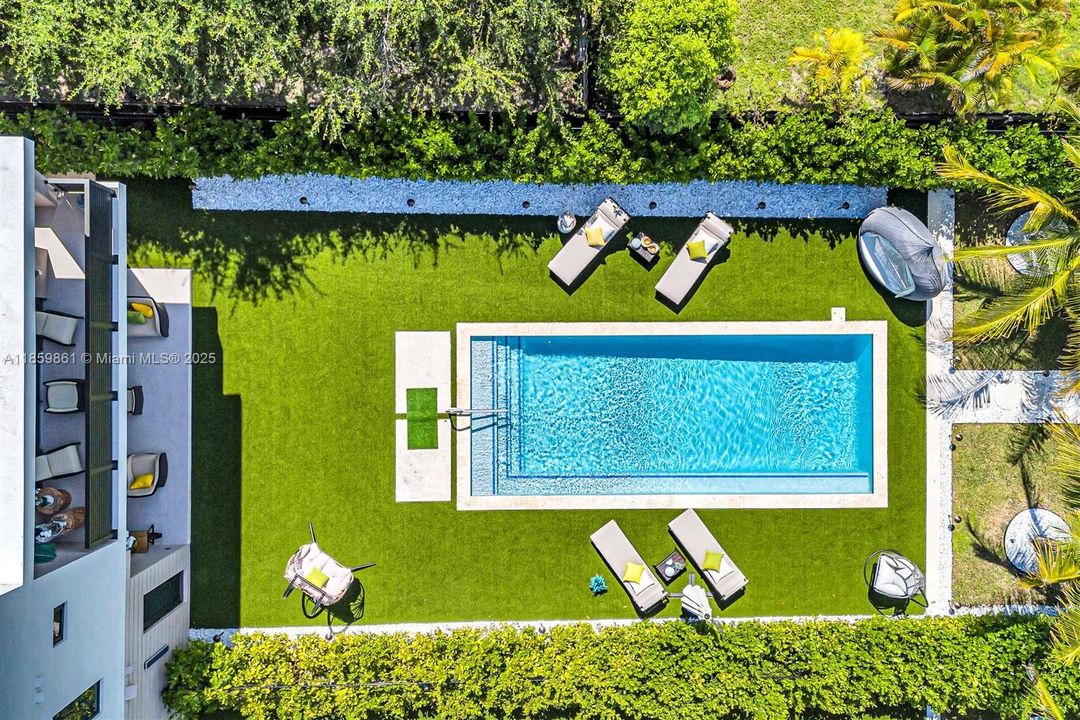 Active With Contract: $1,850,000 (4 beds, 5 baths, 3385 Square Feet)