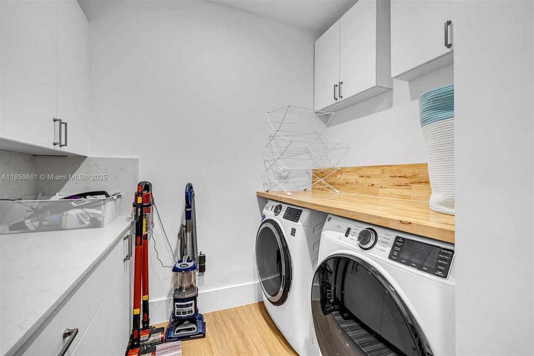 Active With Contract: $1,850,000 (4 beds, 5 baths, 3385 Square Feet)