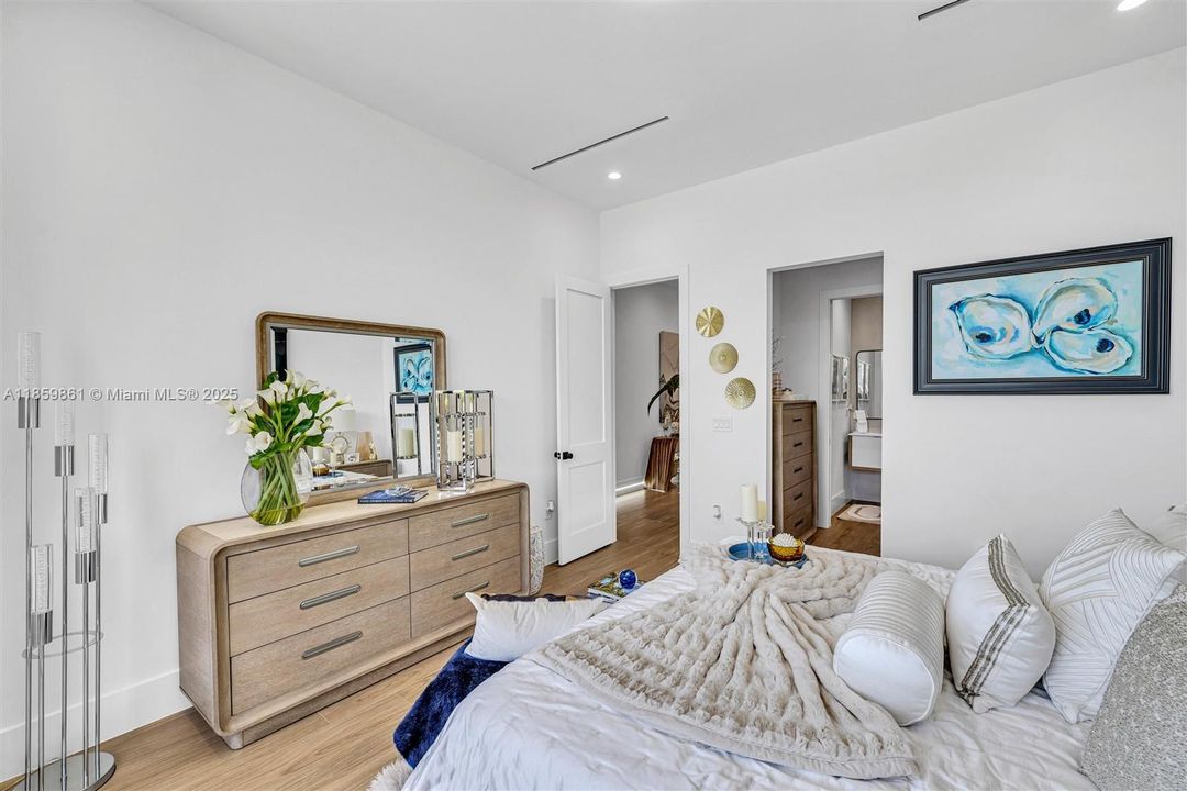 Active With Contract: $1,850,000 (4 beds, 5 baths, 3385 Square Feet)