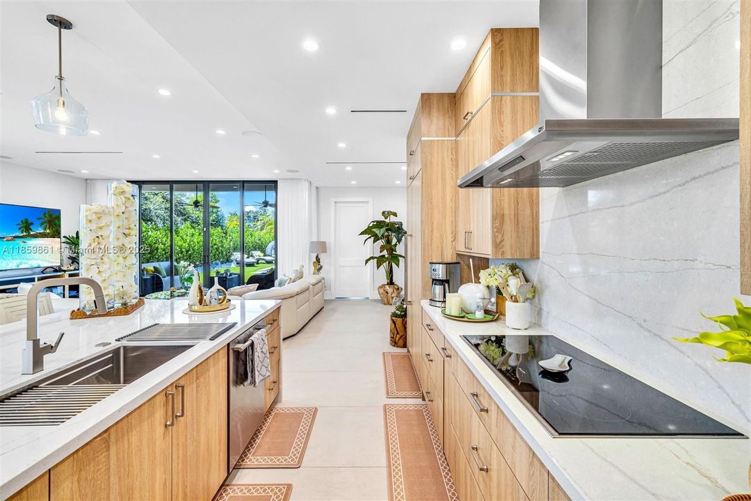 Active With Contract: $1,850,000 (4 beds, 5 baths, 3385 Square Feet)