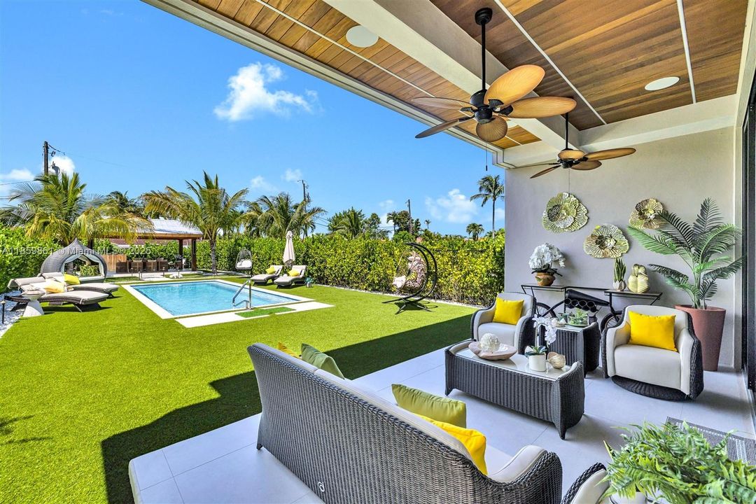 Active With Contract: $1,850,000 (4 beds, 5 baths, 3385 Square Feet)