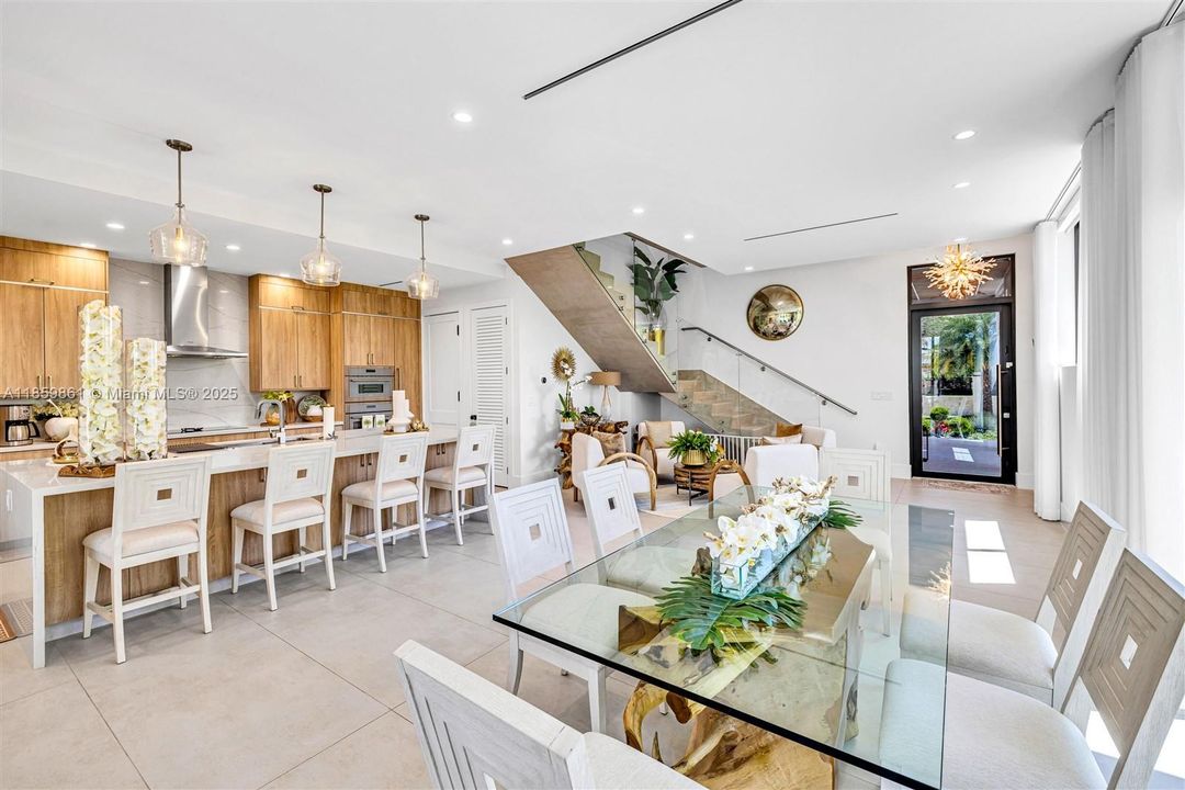 Active With Contract: $1,850,000 (4 beds, 5 baths, 3385 Square Feet)