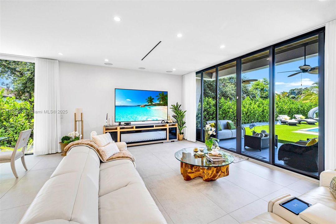 Active With Contract: $1,850,000 (4 beds, 5 baths, 3385 Square Feet)