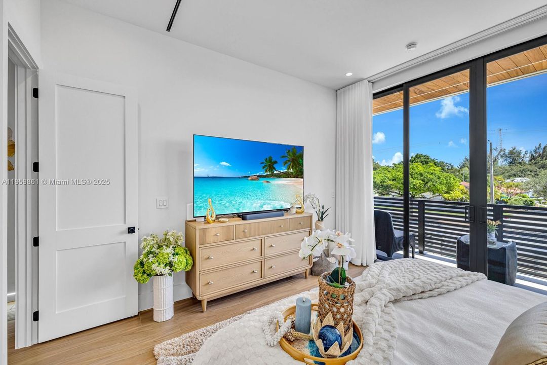 Active With Contract: $1,850,000 (4 beds, 5 baths, 3385 Square Feet)