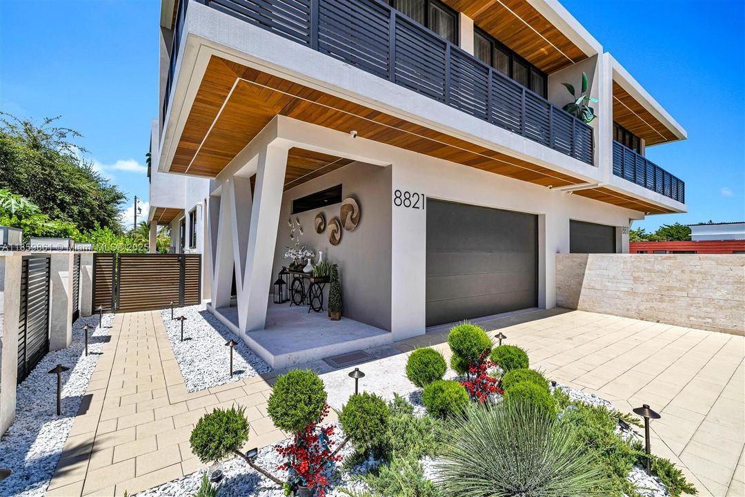 Active With Contract: $1,850,000 (4 beds, 5 baths, 3385 Square Feet)