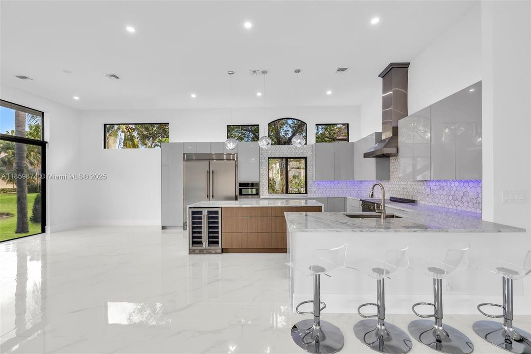 For Sale: $2,399,000 (7 beds, 5 baths, 4029 Square Feet)