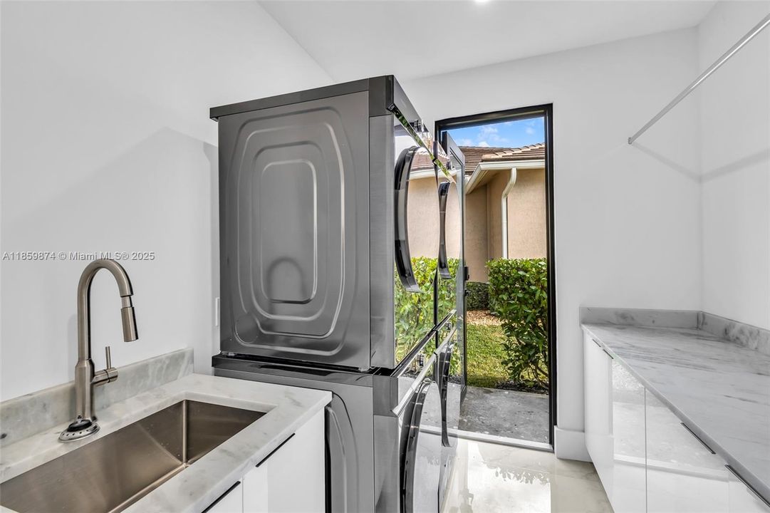 For Sale: $2,399,000 (7 beds, 5 baths, 4029 Square Feet)