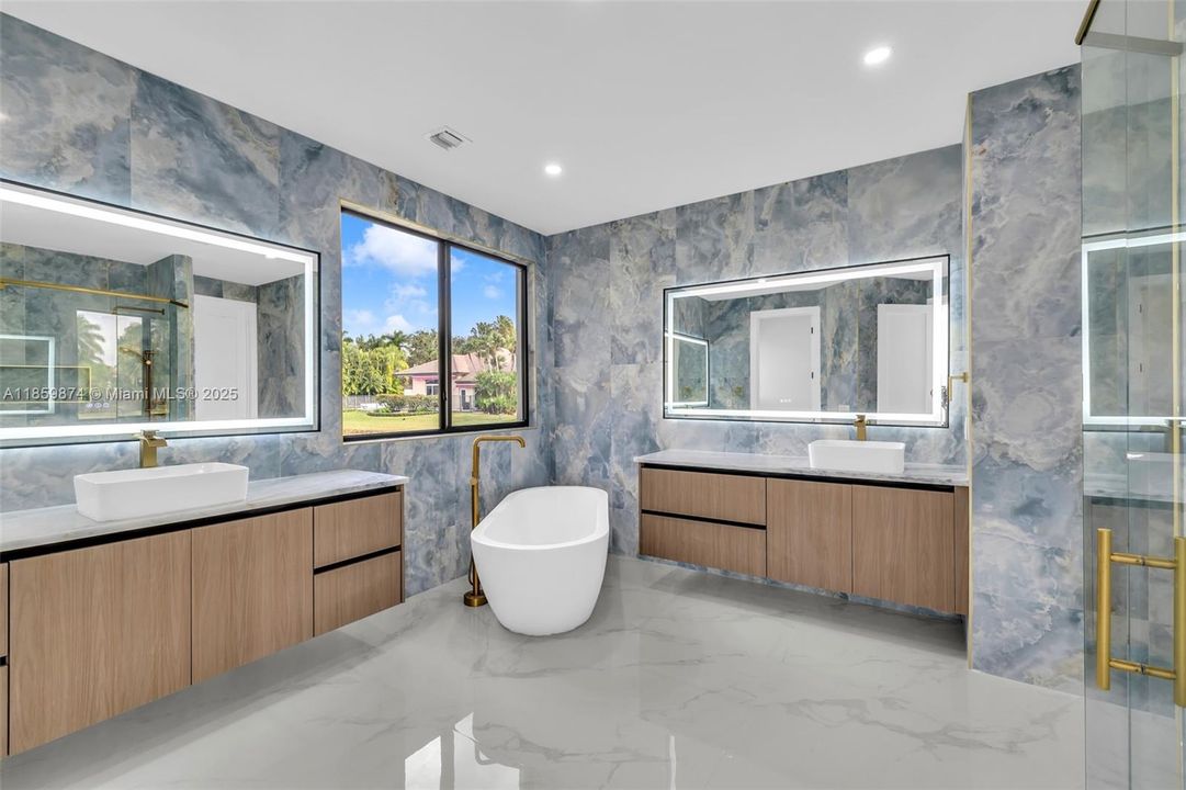 For Sale: $2,399,000 (7 beds, 5 baths, 4029 Square Feet)