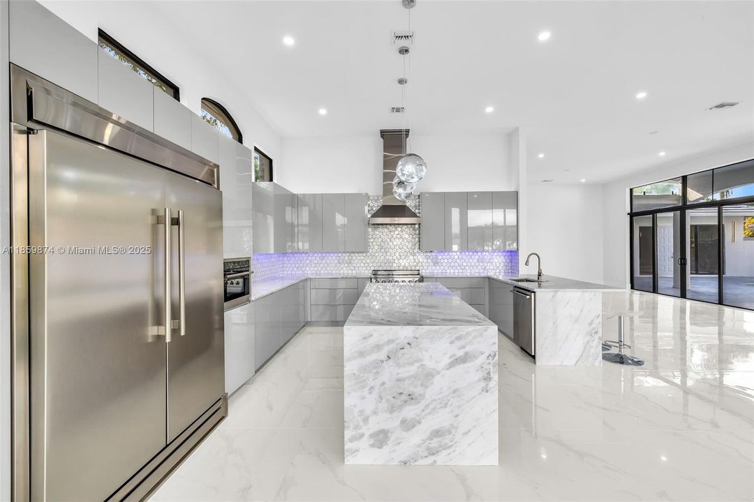 For Sale: $2,399,000 (7 beds, 5 baths, 4029 Square Feet)