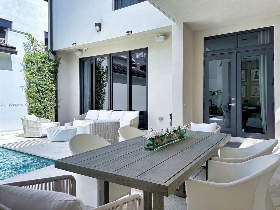 For Sale: $2,100,000 (4 beds, 4 baths, 3996 Square Feet)