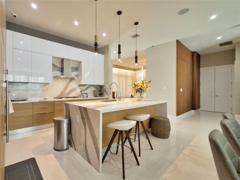 For Sale: $2,100,000 (4 beds, 4 baths, 3996 Square Feet)