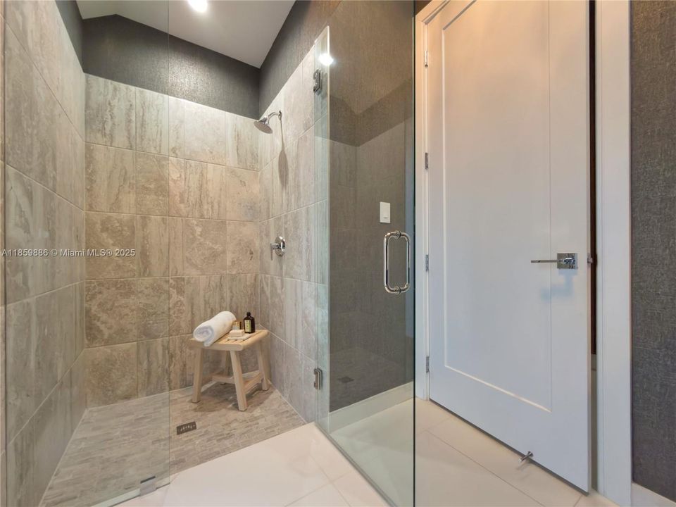 For Sale: $2,100,000 (4 beds, 4 baths, 3996 Square Feet)