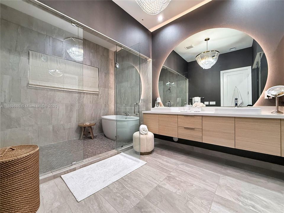 For Sale: $2,100,000 (4 beds, 4 baths, 3996 Square Feet)