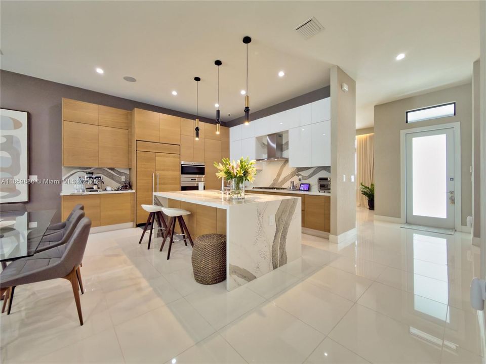 For Sale: $2,100,000 (4 beds, 4 baths, 3996 Square Feet)