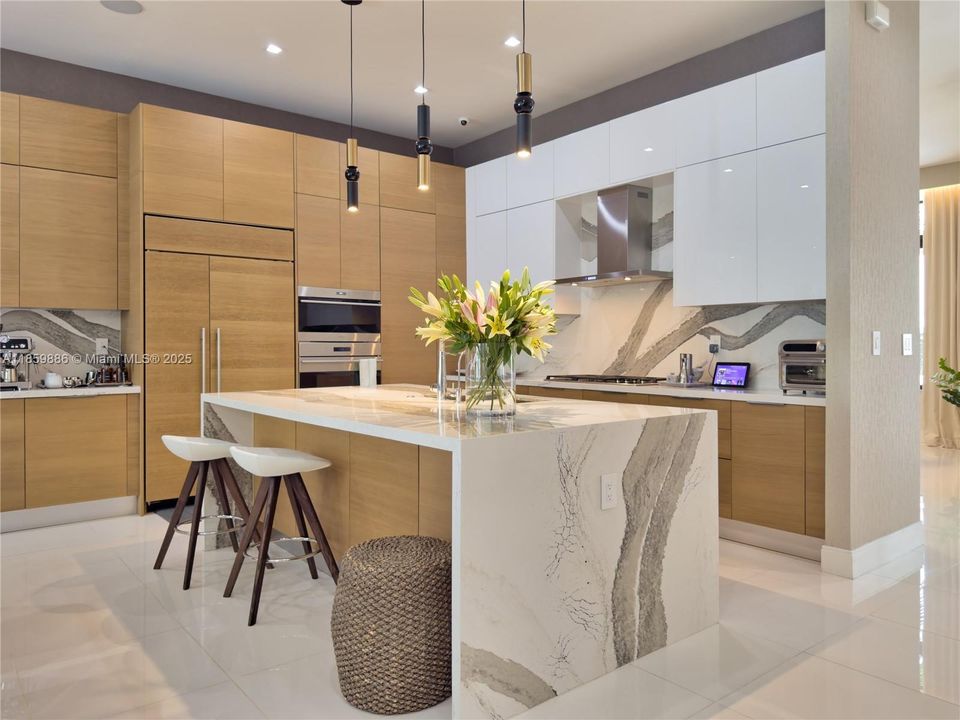 For Sale: $2,100,000 (4 beds, 4 baths, 3996 Square Feet)