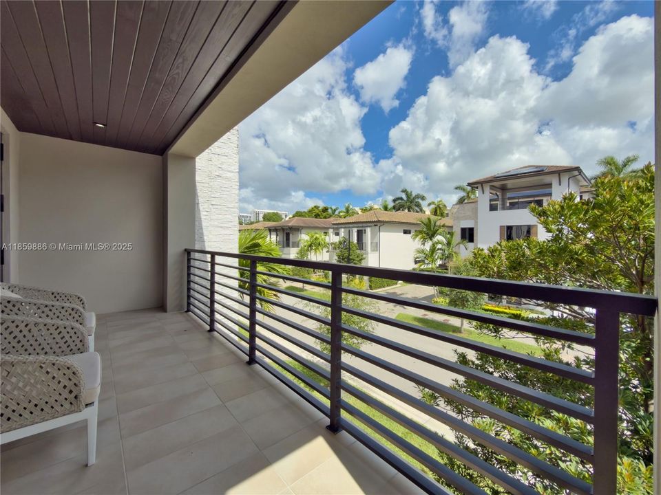 For Sale: $2,100,000 (4 beds, 4 baths, 3996 Square Feet)