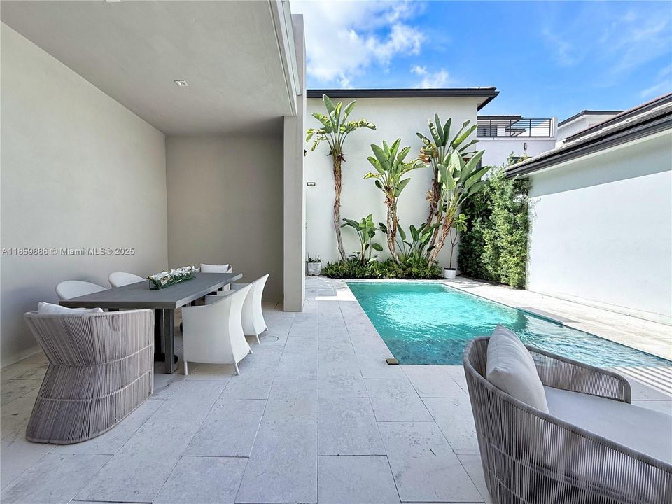 For Sale: $2,100,000 (4 beds, 4 baths, 3996 Square Feet)