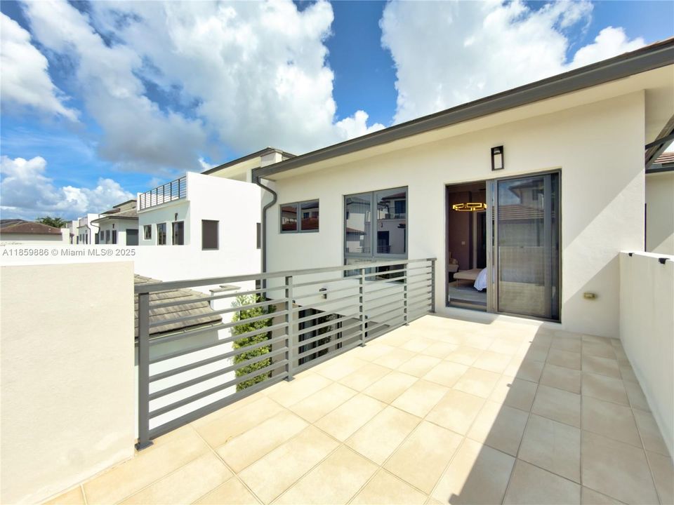 For Sale: $2,100,000 (4 beds, 4 baths, 3996 Square Feet)