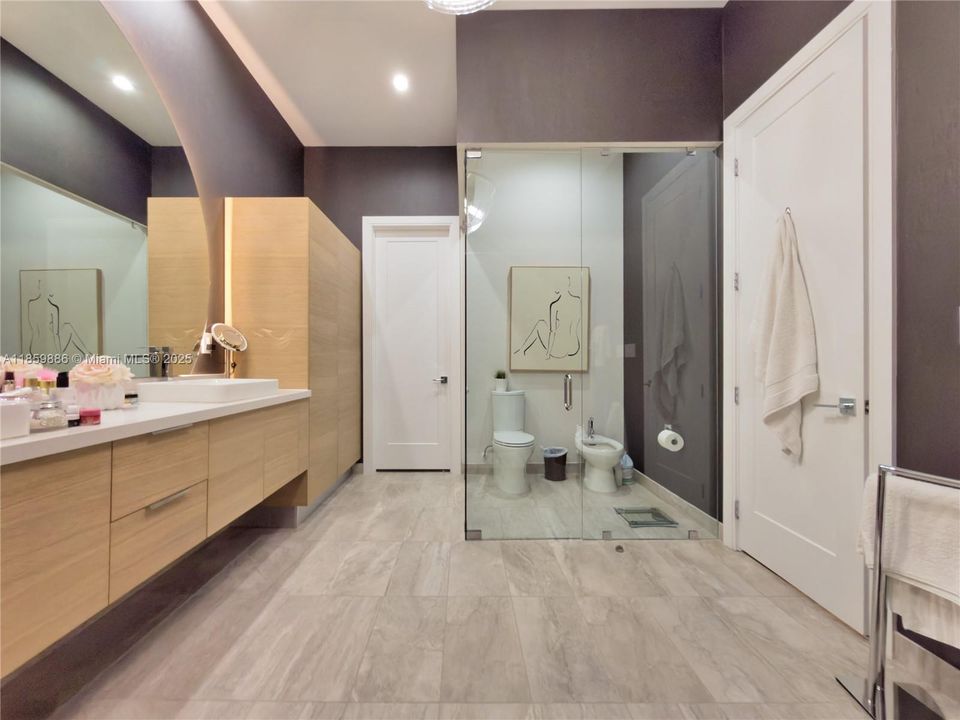 For Sale: $2,100,000 (4 beds, 4 baths, 3996 Square Feet)